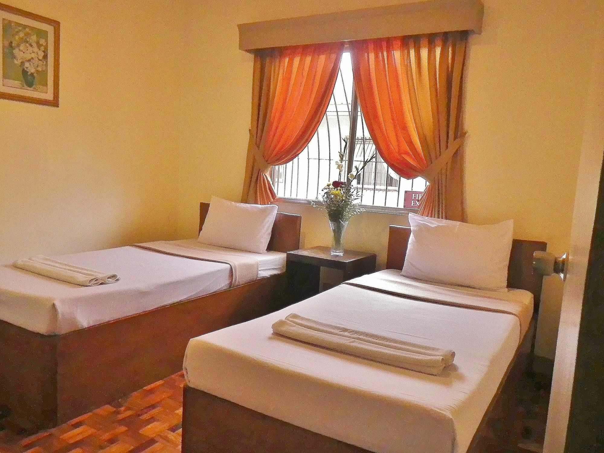 Baguio Holiday Villas Hotel 3*