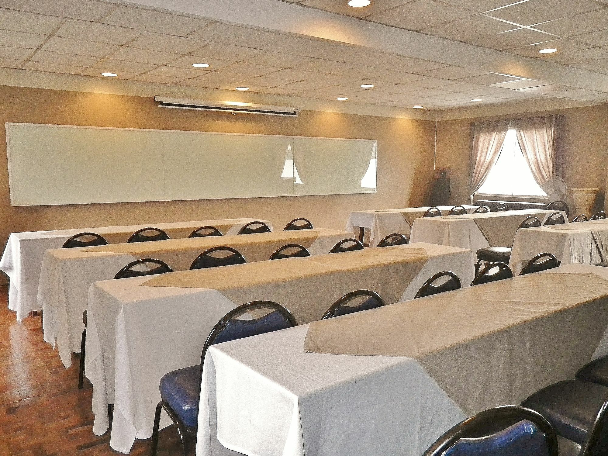 Hotel Baguio Holiday Villas 3*